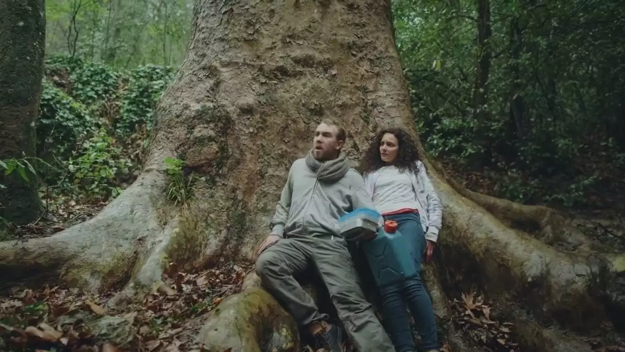 Plus belle la vie Indiscrétion : Kévin et Camille poursuivis par Jacob Plus belle la vie Indiscrétion : Kévin et Camille poursuivis par Jacob