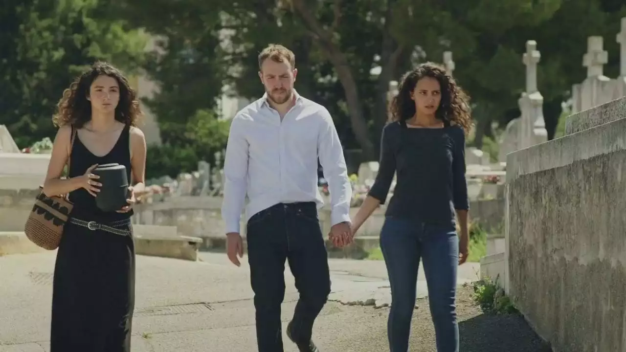 Plus belle la vie Indiscrétion : Emma et Camille, la rupture Plus belle la vie Indiscrétion : Emma et Camille, la rupture