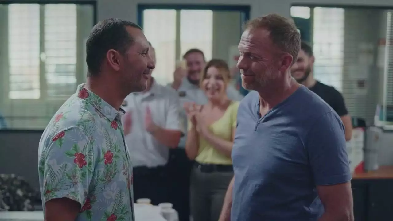 Plus belle la vie Indiscrétion : Le pot de départ de Boukrane Plus belle la vie Indiscrétion : Le pot de départ de Boukrane