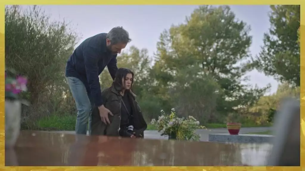 Plus belle la vie Indiscrétion : Rousseau suprend Alison sur la tombe de sa femme Plus belle la vie Indiscrétion : Rousseau suprend Alison sur la tombe de sa femme