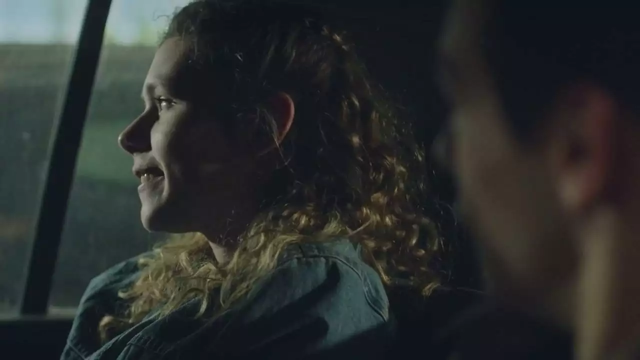 Plus belle la vie Indiscrétion : Sunalee et Dimitri : le bisous ! Plus belle la vie Indiscrétion : Sunalee et Dimitri : le bisous !