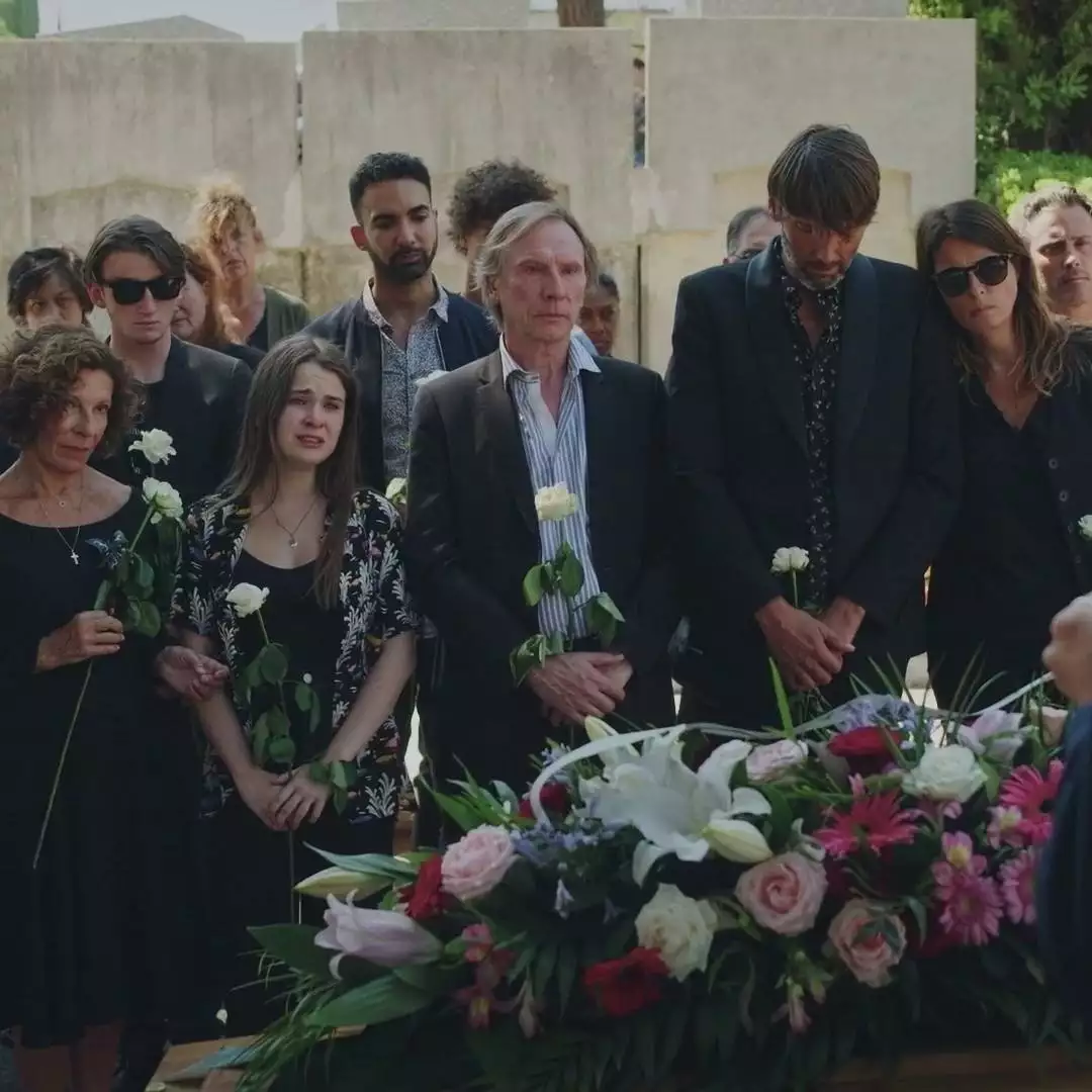 Plus belle la vie Indiscrétion : L'enterrement de Roland Plus belle la vie Indiscrétion : L'enterrement de Roland