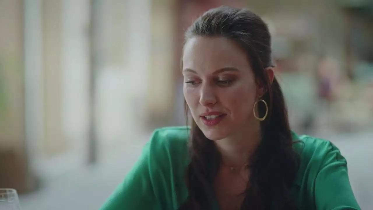 Plus belle la vie Indiscrétion : Abdel découvre le secret d'Élisa Plus belle la vie Indiscrétion : Abdel découvre le secret d'Élisa