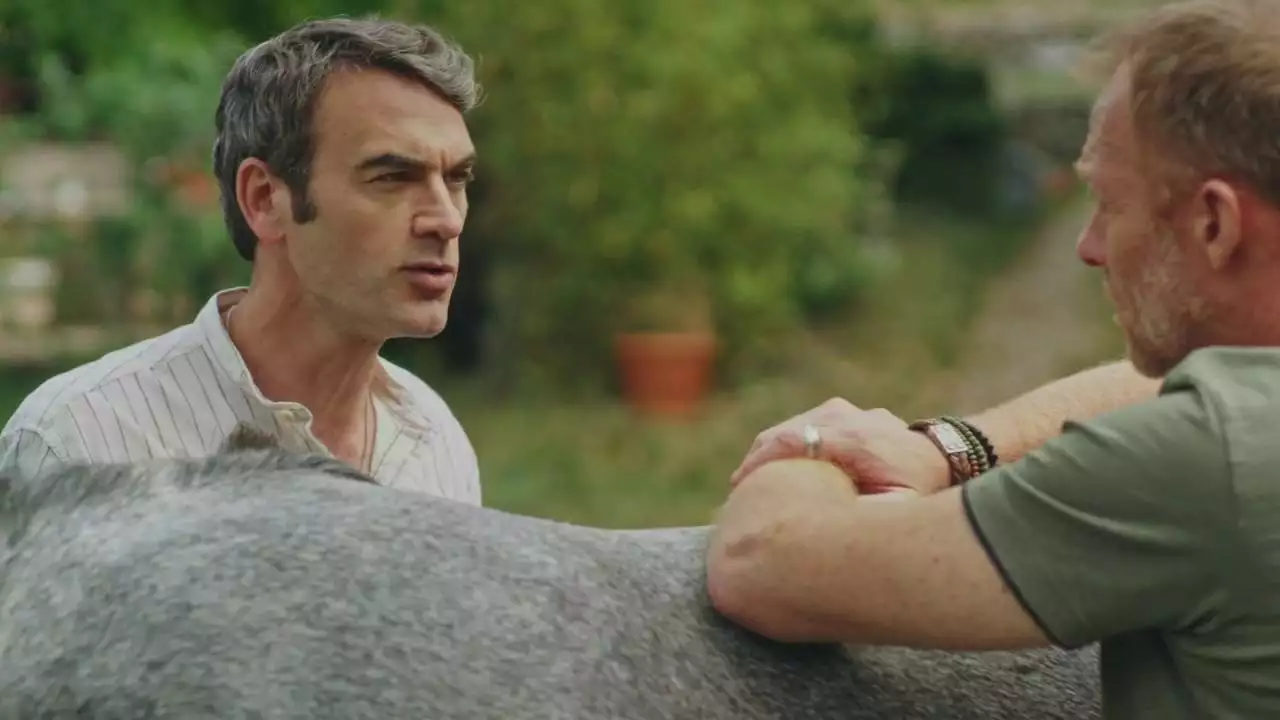 Plus belle la vie Indiscrétion : Eric prêt à tout pour défendre Simon Plus belle la vie Indiscrétion : Eric prêt à tout pour défendre Simon