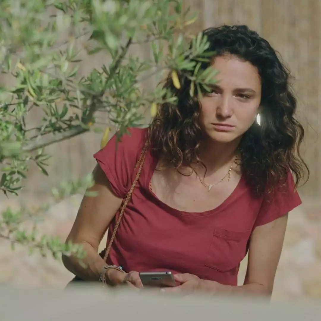 Plus belle la vie Indiscrétion : Emma fait une énorme découverte sur Justine Plus belle la vie Indiscrétion : Emma fait une énorme découverte sur Justine