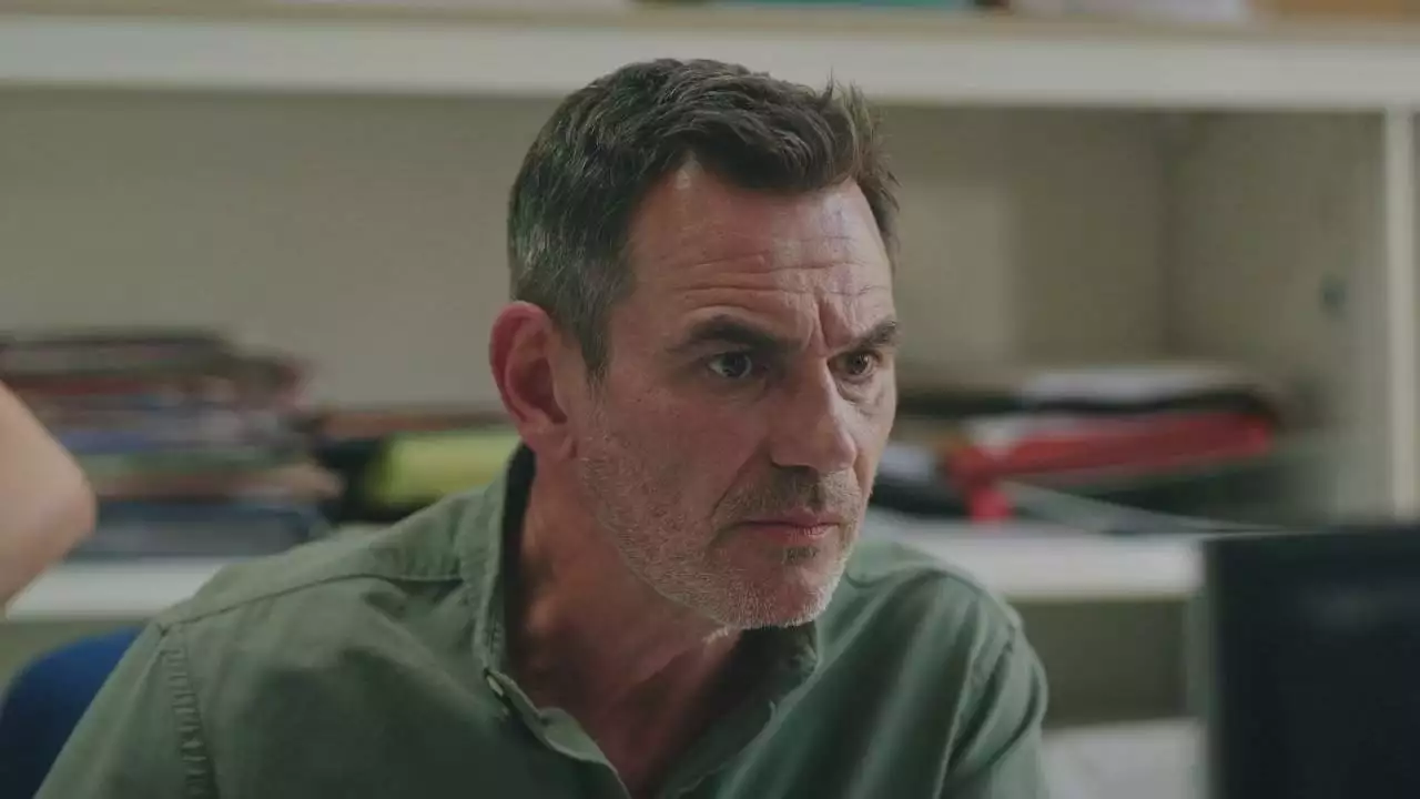 Plus belle la vie Indiscrétion : Patrick enquête sur le crush d'Emilie Plus belle la vie Indiscrétion : Patrick enquête sur le crush d'Emilie