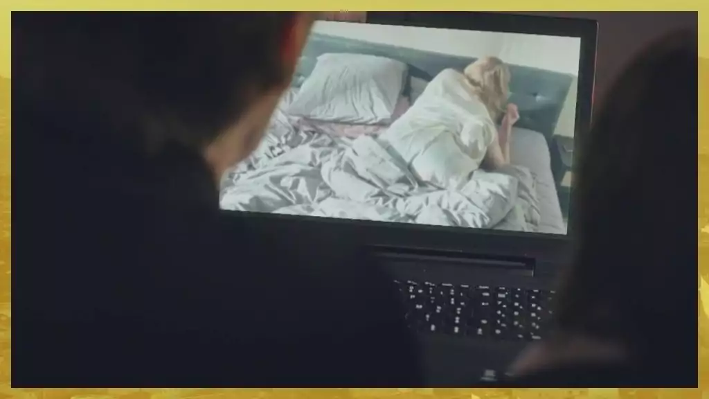 Plus belle la vie Indiscrétion : Franck espionne Kévin et Émilie en pleine action Plus belle la vie Indiscrétion : Franck espionne Kévin et Émilie en pleine action