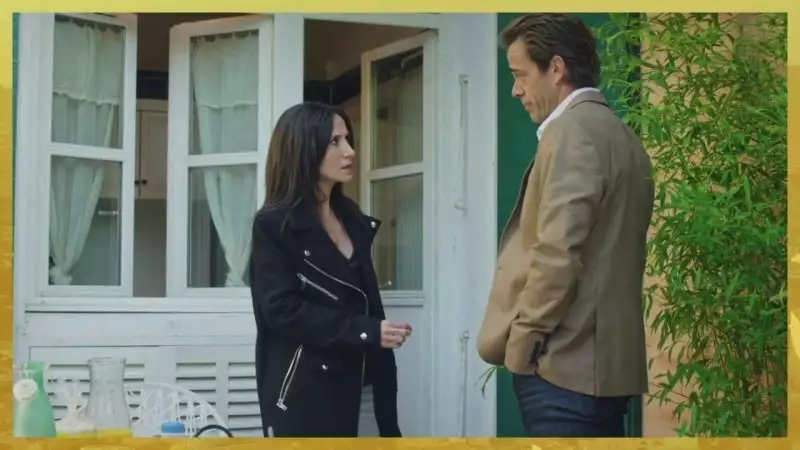 Indiscrétion : Hadrien pose la question la plus embarrassante à Samia... Indiscrétion : Hadrien pose la question la plus embarrassante à Samia...