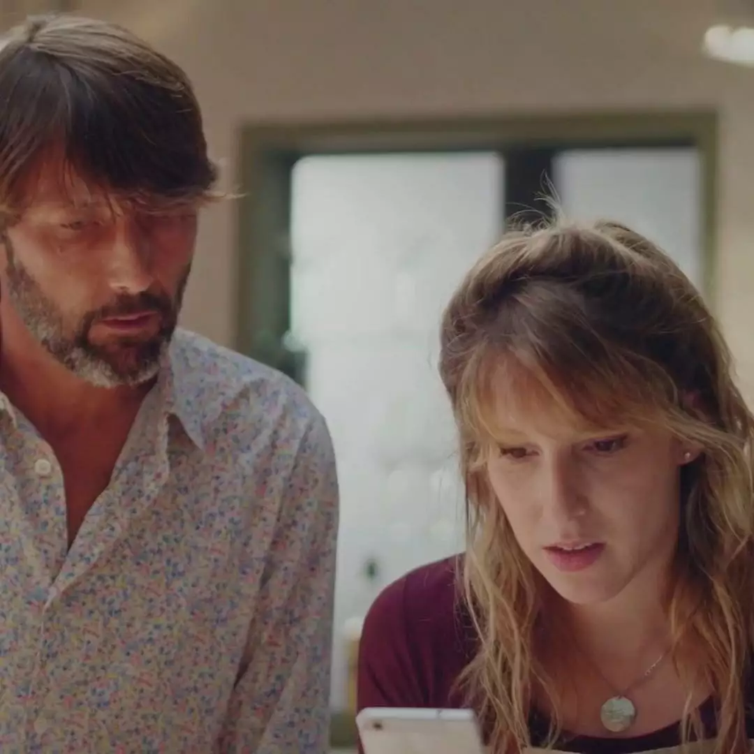 Plus belle la vie Indiscrétion : Barbara abandonnée par le père de son bébé Plus belle la vie Indiscrétion : Barbara abandonnée par le père de son bébé