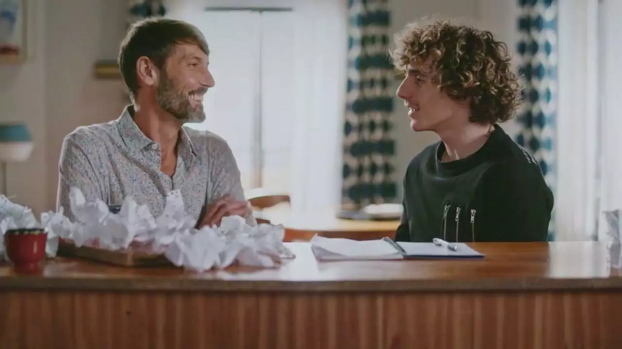 Plus belle la vie Indiscrétion : Les conseils love de Thomas à Kilian Plus belle la vie Indiscrétion : Les conseils love de Thomas à Kilian