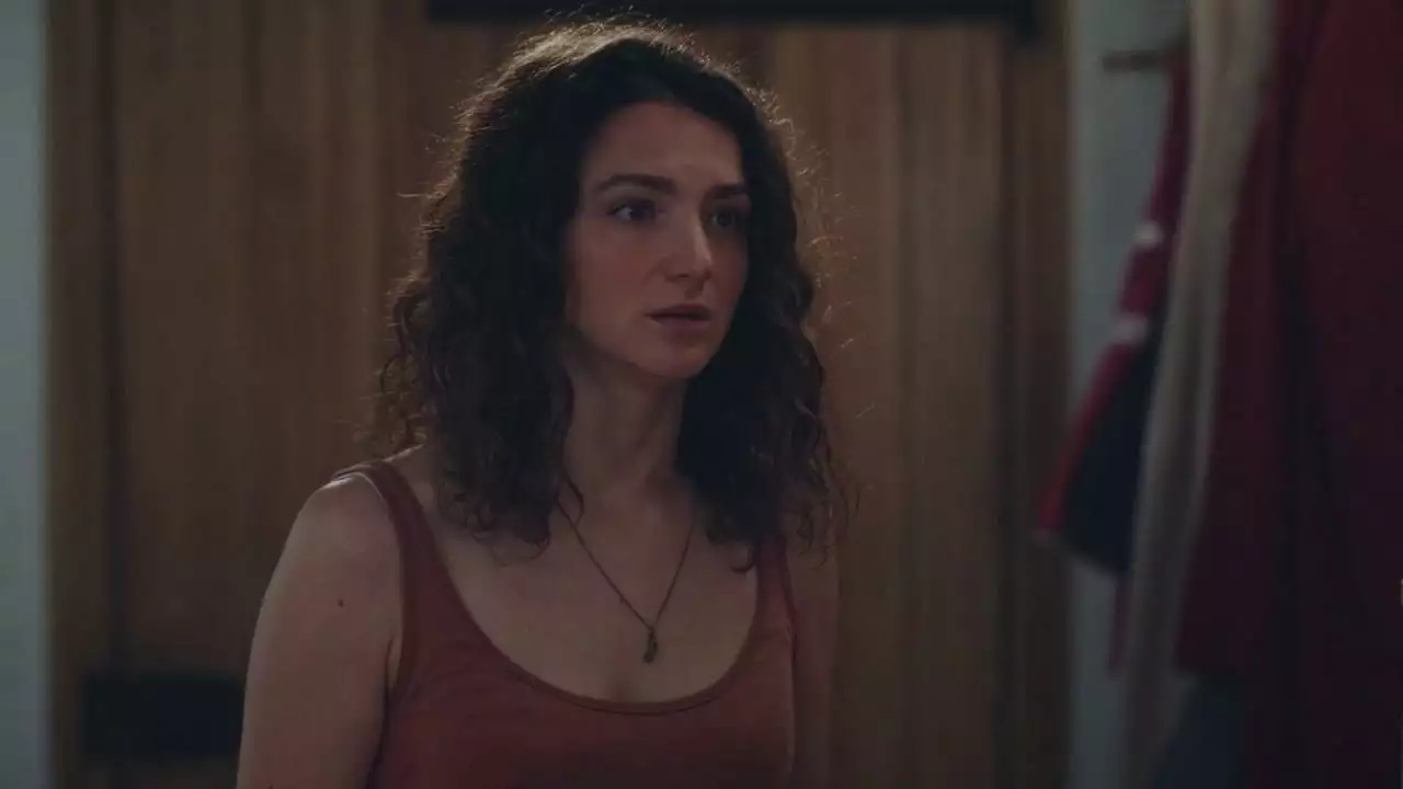 Plus belle la vie Indiscrétion : Emma n'arrive pas à oublier César Plus belle la vie Indiscrétion : Emma n'arrive pas à oublier César