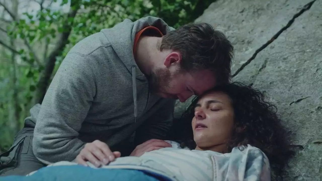 Plus belle la vie Indiscrétion : Camille et Kévin tombent dans les bras l'un de l'autre Plus belle la vie Indiscrétion : Camille et Kévin tombent dans les bras l'un de l'autre