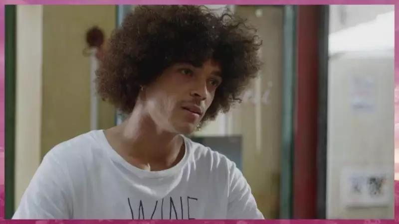 Indiscrétion : Baptiste choqué par ce qu’il découvre chez ses parents Indiscrétion : Baptiste choqué par ce qu’il découvre chez ses parents