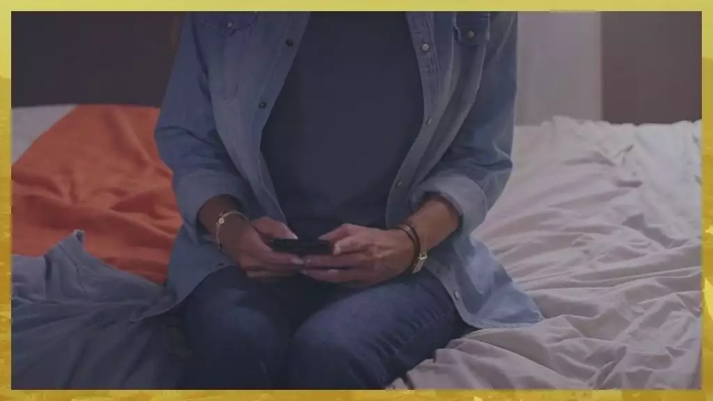 Plus belle la vie Indiscrétion : Adriana découvre le sms de Romain à Fanny Plus belle la vie Indiscrétion : Adriana découvre le sms de Romain à Fanny