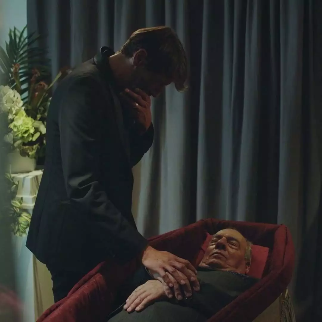 Plus belle la vie Indiscrétion : Les derniers adieux de Thomas à Roland Plus belle la vie Indiscrétion : Les derniers adieux de Thomas à Roland