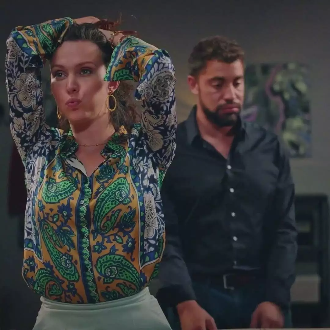 Plus belle la vie Indiscrétion : Immense malaise entre Abdel, Elisa et Karim Plus belle la vie Indiscrétion : Immense malaise entre Abdel, Elisa et Karim