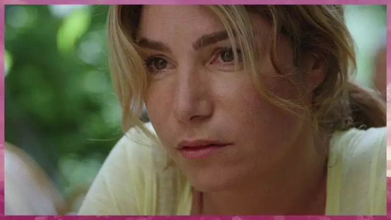 Indiscrétion : Ariane confie à Sébastien le secret de Laëtitia... Indiscrétion : Ariane confie à Sébastien le secret de Laëtitia...