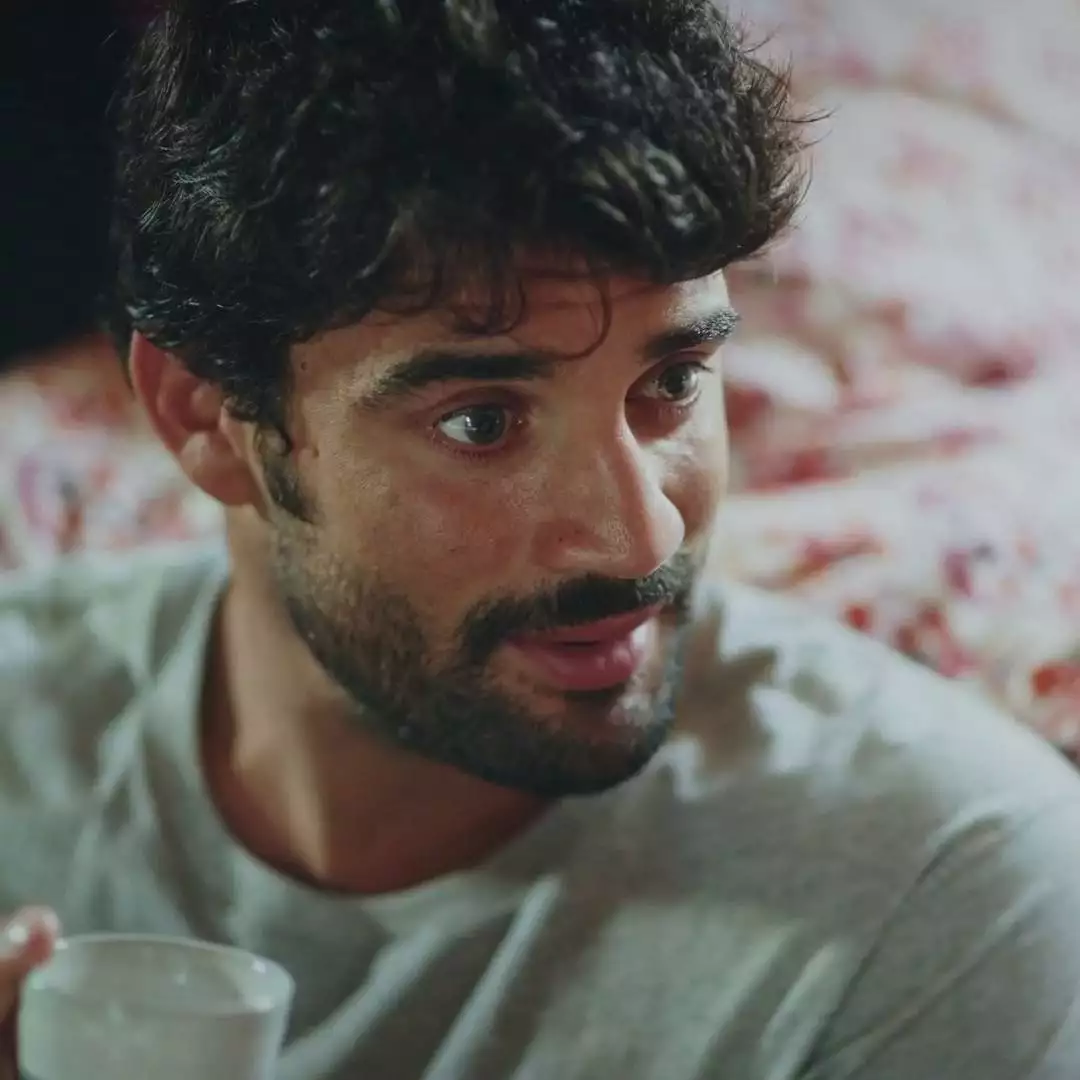 Plus belle la vie Indiscrétion : Romain tente un coup de poker pour s'en sortir Plus belle la vie Indiscrétion : Romain tente un coup de poker pour s'en sortir