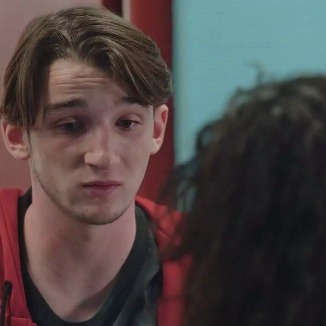 Plus belle la vie Indiscrétion : Noé apprend la grossesse de Betty Plus belle la vie Indiscrétion : Noé apprend la grossesse de Betty