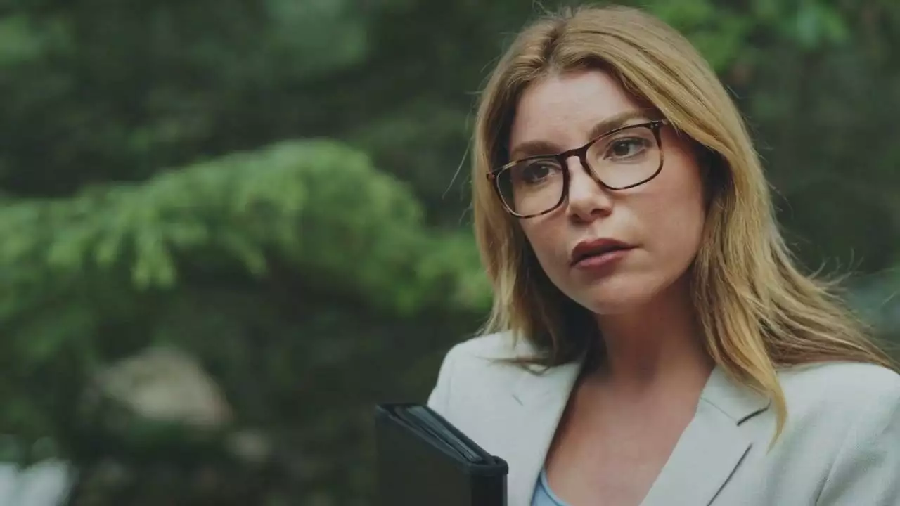 Plus belle la vie Indiscrétion : Ariane piège le voisin d'Eric et Simon Plus belle la vie Indiscrétion : Ariane piège le voisin d'Eric et Simon