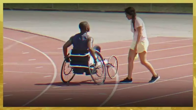 Indiscrétion : Mila embrasse Mouss Indiscrétion : Mila embrasse Mouss