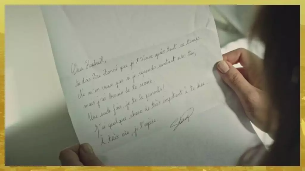 Plus belle la vie Indiscrétion : Ariane fouille le domicile de Cissé et découvre... Plus belle la vie Indiscrétion : Ariane fouille le domicile de Cissé et découvre...