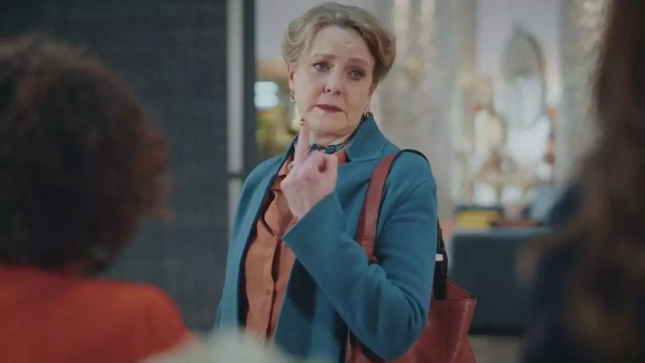 Plus belle la vie Indiscrétion : Le départ en grande pompe de la mamie Castel Plus belle la vie Indiscrétion : Le départ en grande pompe de la mamie Castel