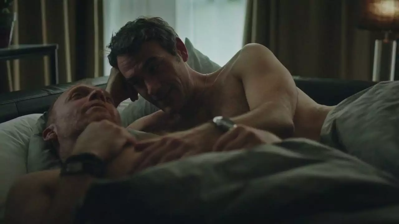 Plus belle la vie Indiscrétion : Eric se réveille de sa nuit d'amour Plus belle la vie Indiscrétion : Eric se réveille de sa nuit d'amour