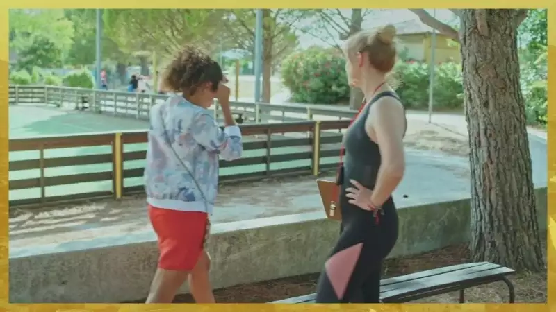 Plus belle la vie Indiscrétion : Camille à la rencontre d'Émilie Plus belle la vie Indiscrétion : Camille à la rencontre d'Émilie