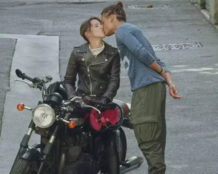 Plus belle la vie Indiscrétion : Emma surprend Barbara et Baptiste Plus belle la vie Indiscrétion : Emma surprend Barbara et Baptiste