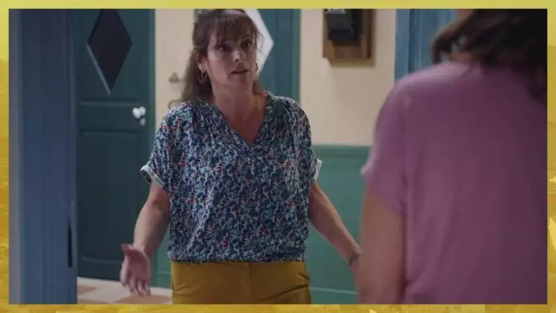 Indiscrétion : Blanche défonce Sophie ! Indiscrétion : Blanche défonce Sophie !