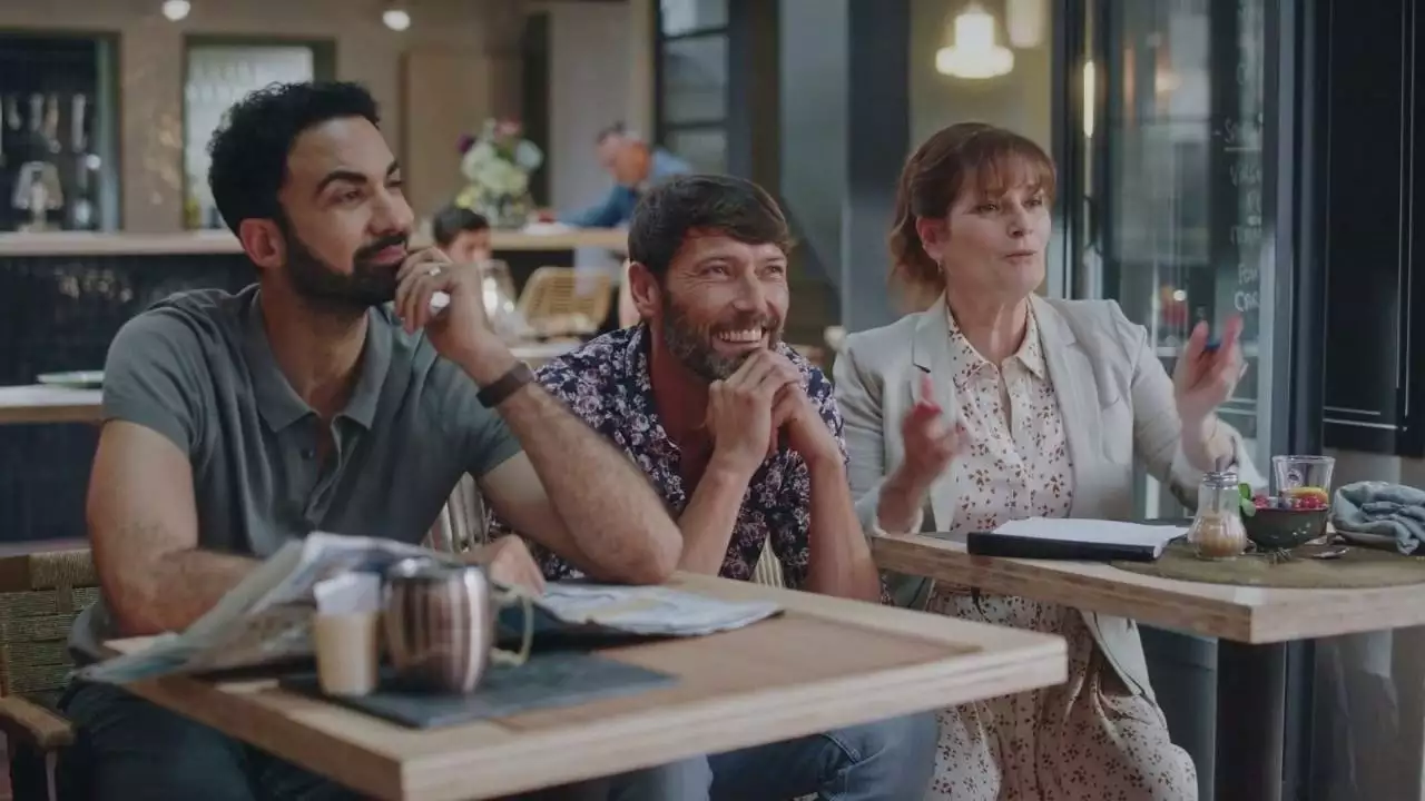 Plus belle la vie Indiscrétion : Les parents s'invitent au bal de promo Plus belle la vie Indiscrétion : Les parents s'invitent au bal de promo