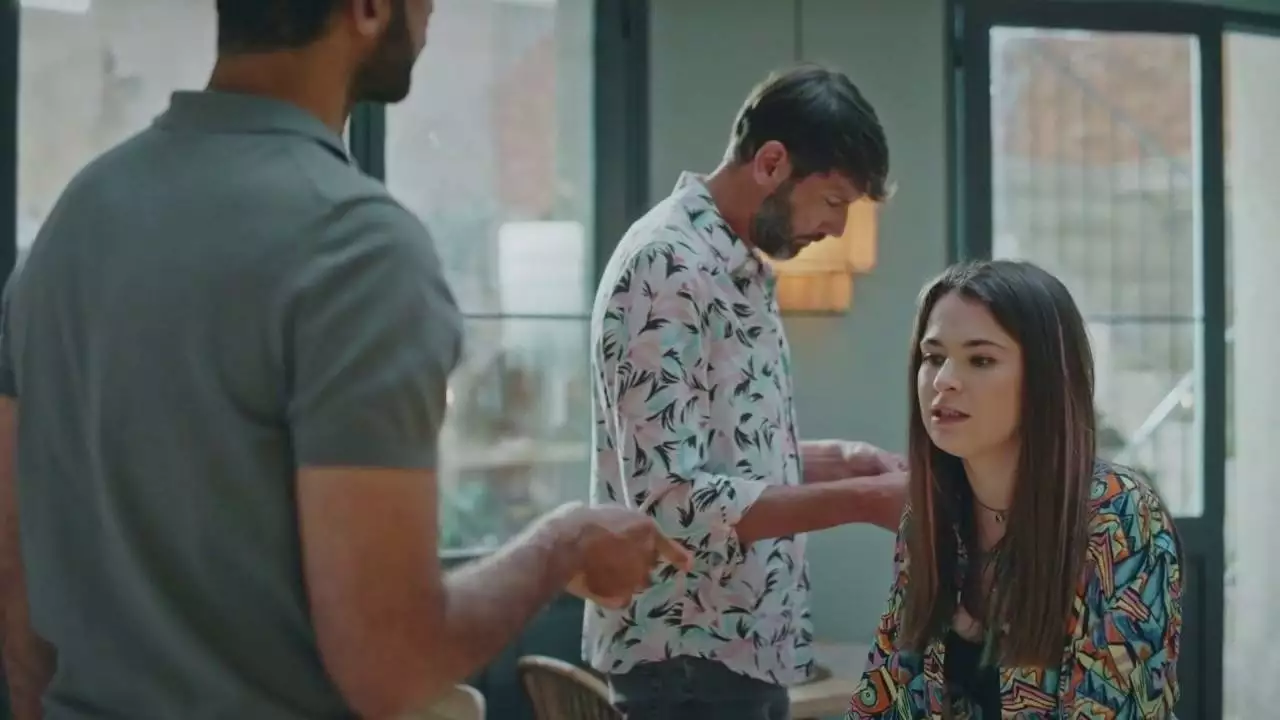 Plus belle la vie Indiscrétion : Lola gère le bal d'une main de maître Plus belle la vie Indiscrétion : Lola gère le bal d'une main de maître