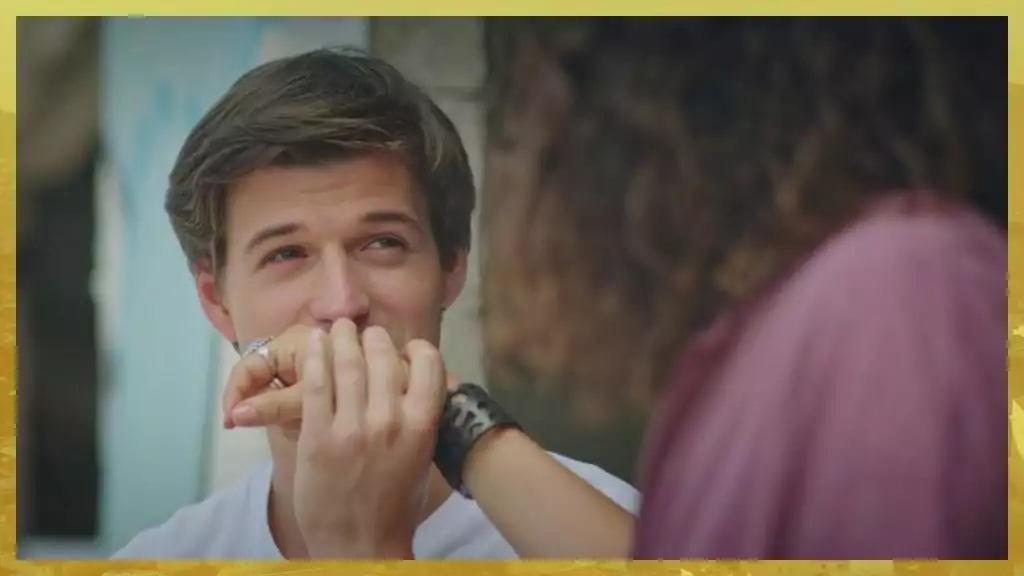 Plus belle la vie Indiscrétion : César fait une proposition à Emma Plus belle la vie Indiscrétion : César fait une proposition à Emma