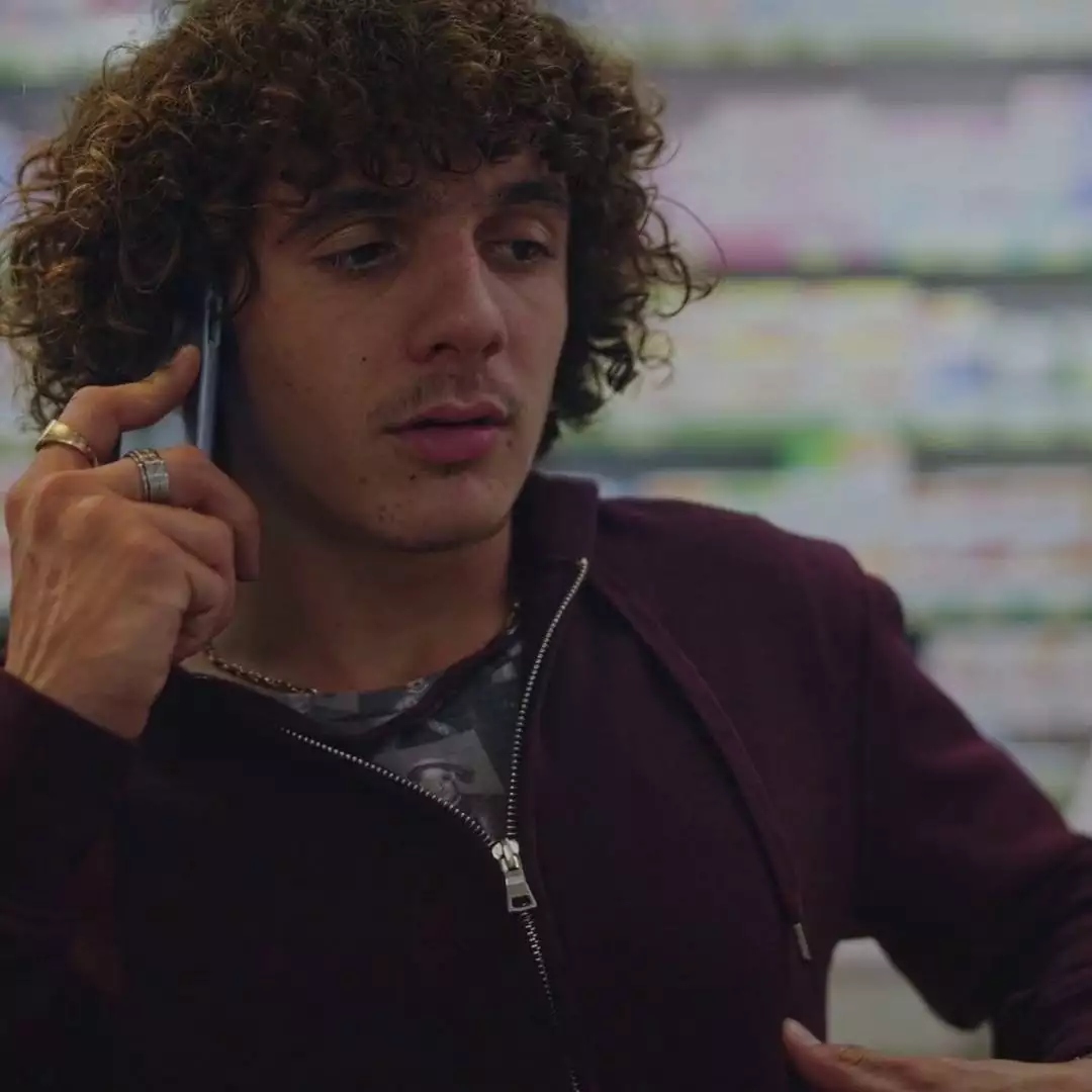 Plus belle la vie Indiscrétion : Kilian se rachète enfin auprès de Betty Plus belle la vie Indiscrétion : Kilian se rachète enfin auprès de Betty