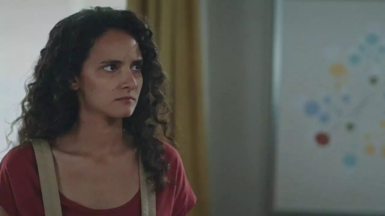 Plus belle la vie Indiscrétion : Emma se retourne contre Camille Plus belle la vie Indiscrétion : Emma se retourne contre Camille