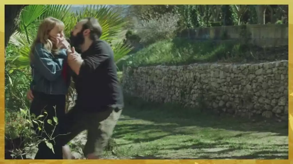 Plus belle la vie Indiscrétion : Danger - Émilie grillée dans la secte Plus belle la vie Indiscrétion : Danger - Émilie grillée dans la secte