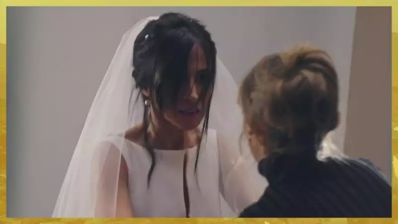 Indiscrétion : Samia déchire sa robe de mariée Indiscrétion : Samia déchire sa robe de mariée