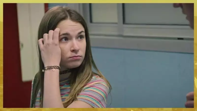 Indiscrétion : L'étrange geste de Lola envers Noé Indiscrétion : L'étrange geste de Lola envers Noé